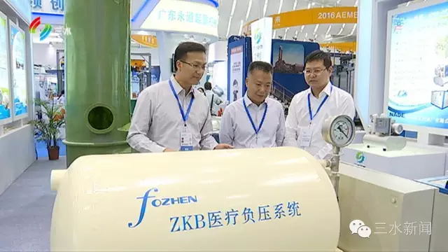 區(qū)長陳英文以及相關(guān)領(lǐng)導(dǎo)查看相關(guān)行業(yè)先進(jìn)設(shè)備現(xiàn)場